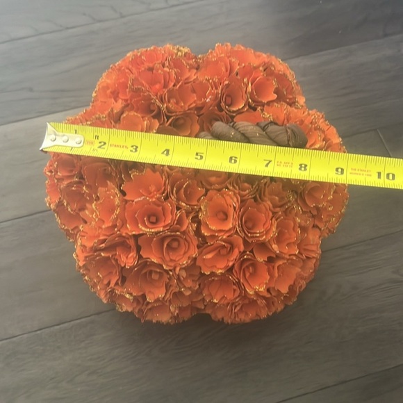 Elegant floral wood shaven pumpkin decoration - Picture 6 of 6